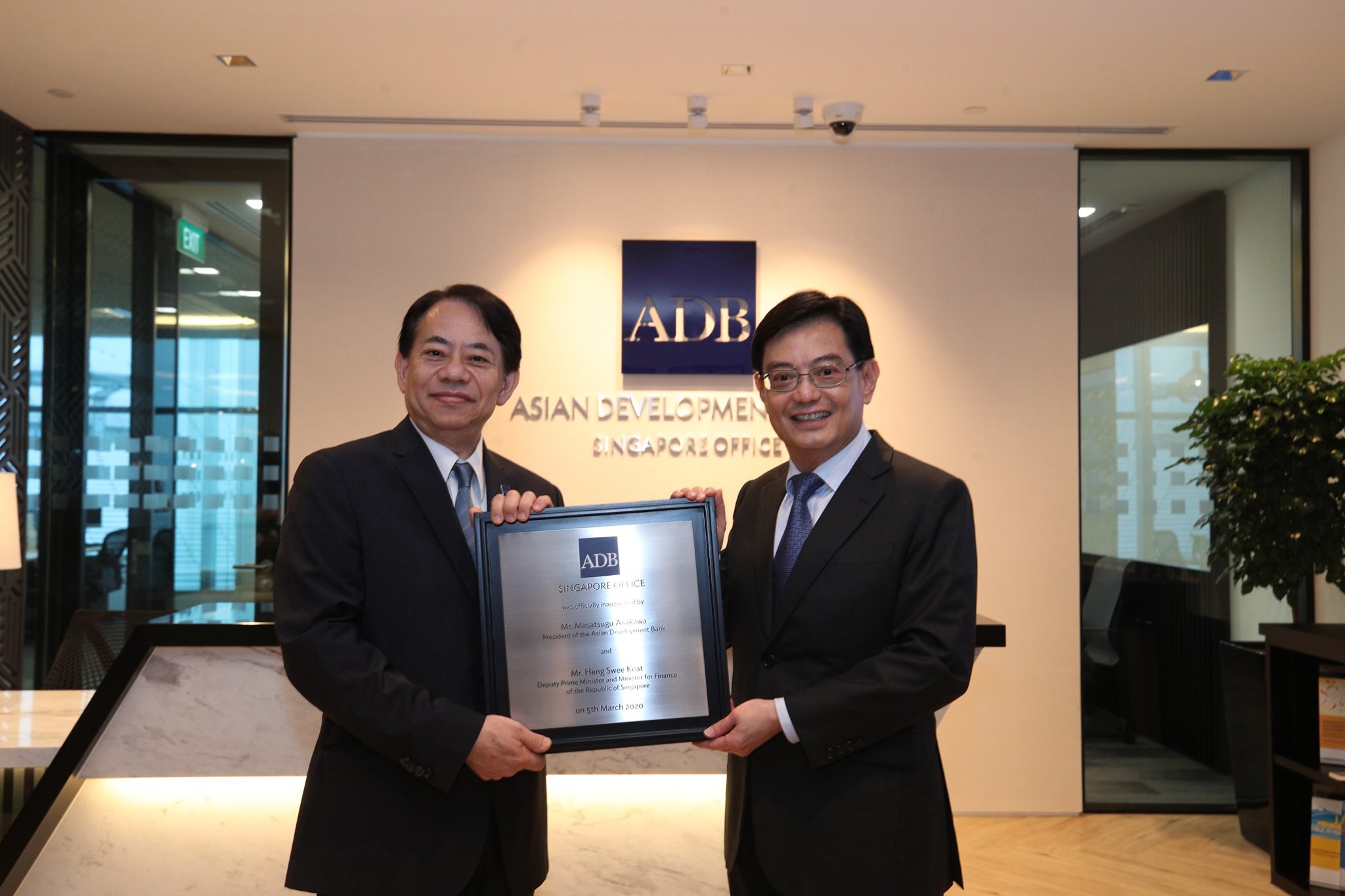 President of the Asian Development Bank Masatugu Asakawa and Singapore Deputy Prime Minister and Minister for Finance Heng Swee Keat launched the new ADB office in Singapore on March 5, 2020. Photo courtesy: Facebook/Heng Swee Keat