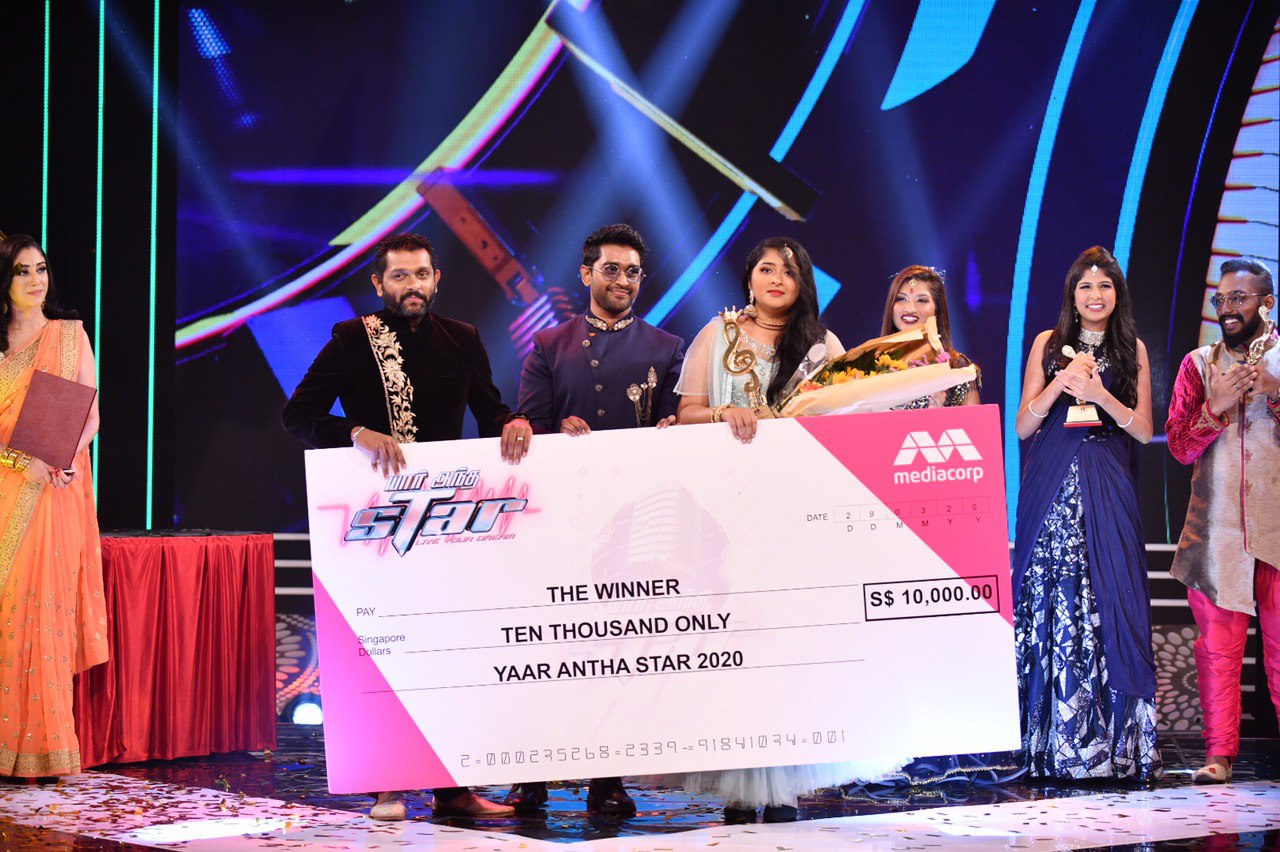 Meenakshy bagged a cash prize of SGD 10,000 and signed in on an opportunity to sing a special composition by music director Shabir for a Kollywood film.  Photo Courtesy: Vasantham 