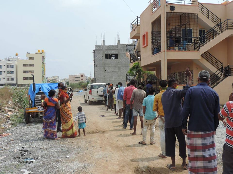 Indiaspora is partnering GOONJ's Rahat Covid-19 initiative to provide food, dry ration and hygiene kits to displaced migrants in parts of fourteen states of India. Photo courtesy: GOONJ