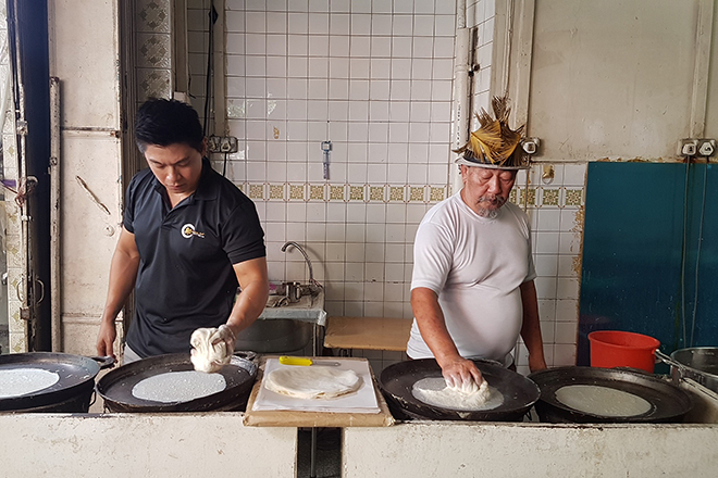 Michael Ker for making of popiah. Photo Courtesy: Kway Guan Huat