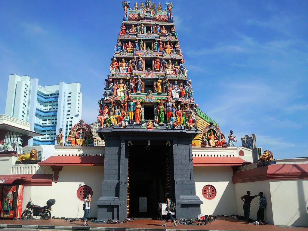 Sri Mariamman Temple at South Bridge Road is one of the oldest temple in Singapore. Photo courtesy: wizardofwonders