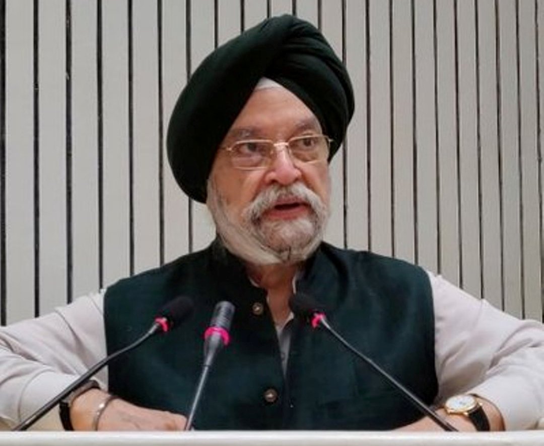 Photo courtesy: Twitter/@HardeepSPuri