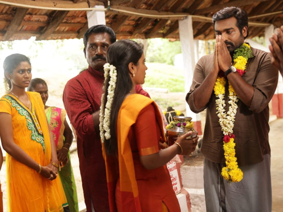 Ranasingam and Ariyanachi marry in a secretive midnight wedding ceremony which takes place minus any pomp, noise or even photographs. Photo Courtesy: Zee Studios