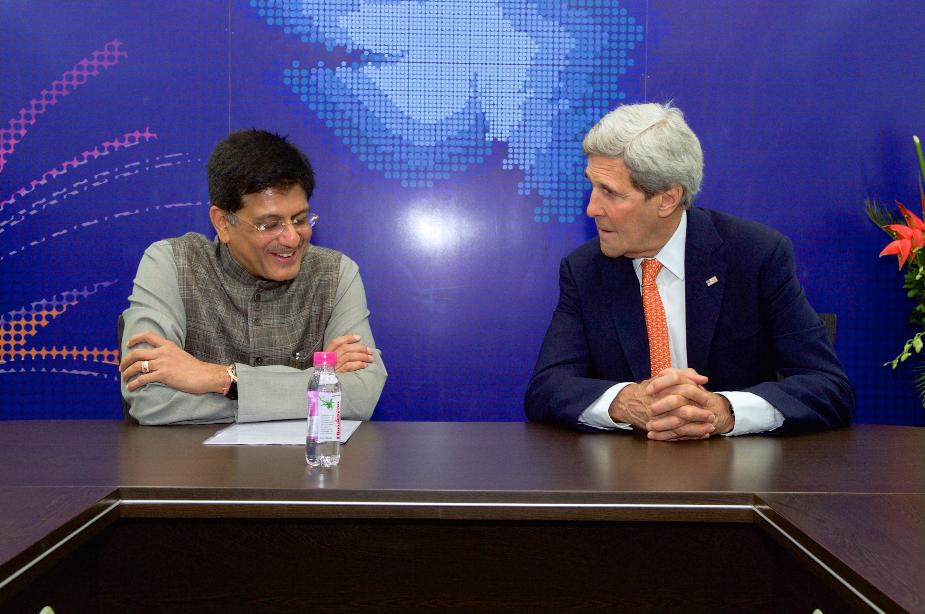Commerce and Industry Minister Piyush Goyal (left) with former US Senator John Kerry. Photo courtesy: Wikimedia