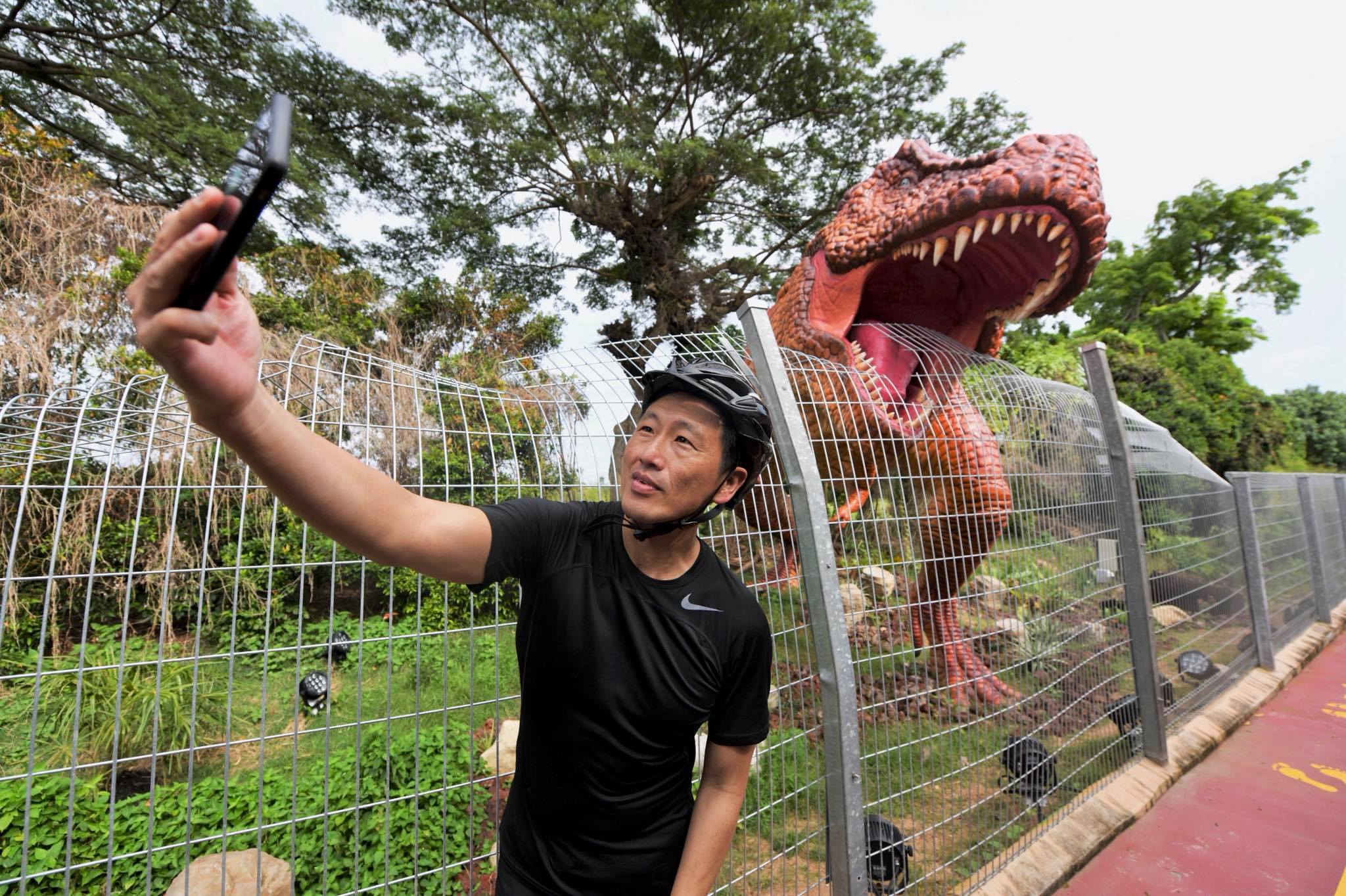 Ong Ye Kung, Minister for Transport, officiated the opening of the Changi Airport Connector and took a selfie with the T-Rex! Photo courtesy: Facebook/Ong Ye Kung