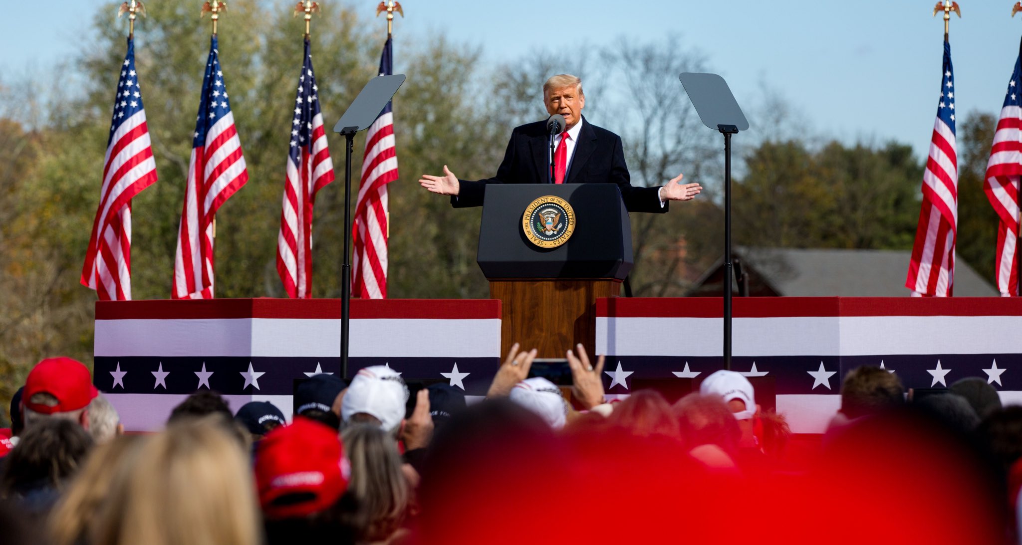Photo courtesy: Twitter/@realDonaldTrump