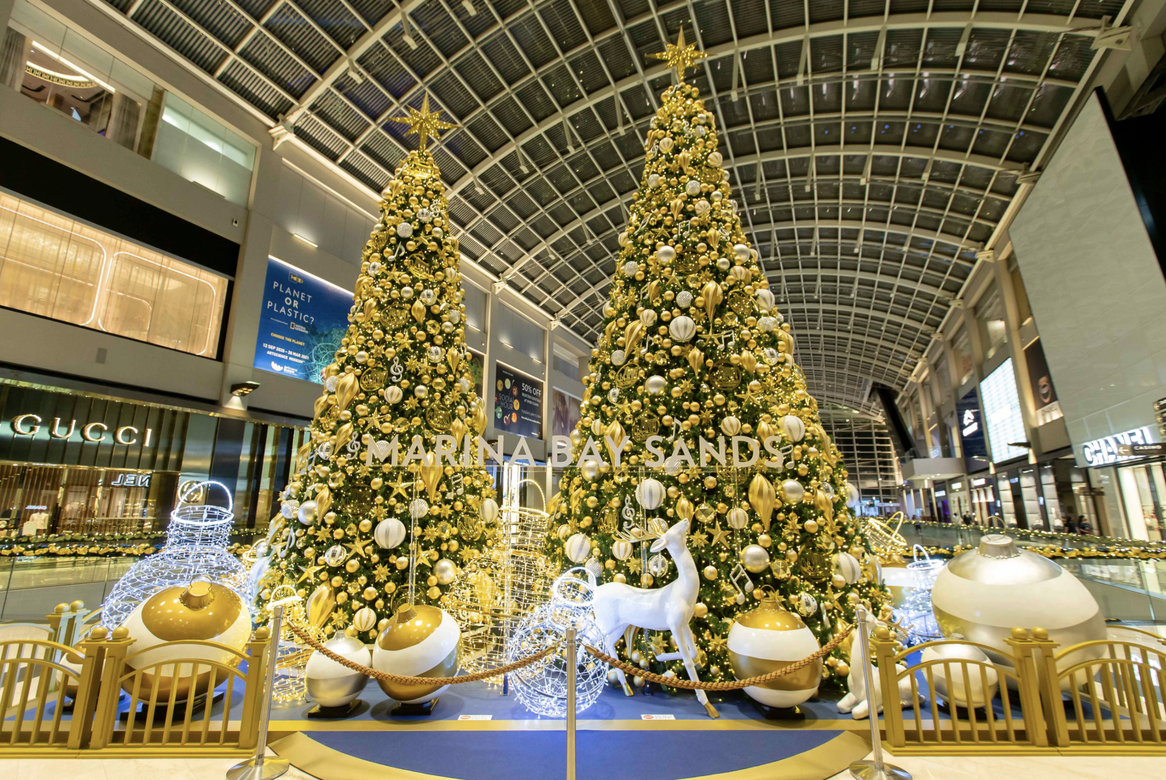 Stunning festive decorations at MBS. Photo courtesy: Marina Bay Sands