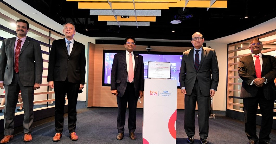 S Iswaran, Minister for Communications and Information, with (from left) Ameet Nivsarkar (Vice President and Country Head, TCS Singapore who gave the opening address), Lim Kok Kiang (EVP, Economic Development Board), Girish Ramachandran (President, TCS Asia Pacific who gave the closing address), and KV Rao (Resident Director, ASEAN, Tata Sons).