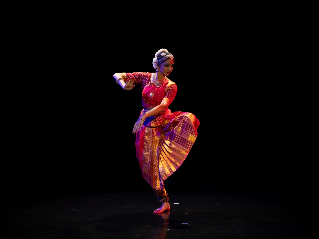 Apsaras Arts said it was honoured, as Dr Roshni is not only a student of Shrimathi Neila Sathyalingam but also the recipient of the Bharatha Kala Mani award from Apsaras Arts in 2016. Photo Courtesy: Apsaras Arts
