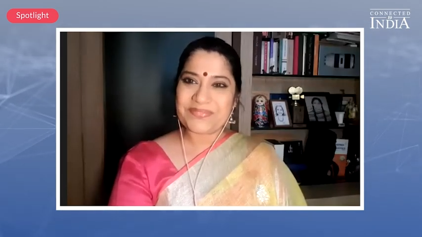 Renuka also revealed that SRK in 1989 did not want to break into the Bollywood film industry and was happy acting on the small screen.