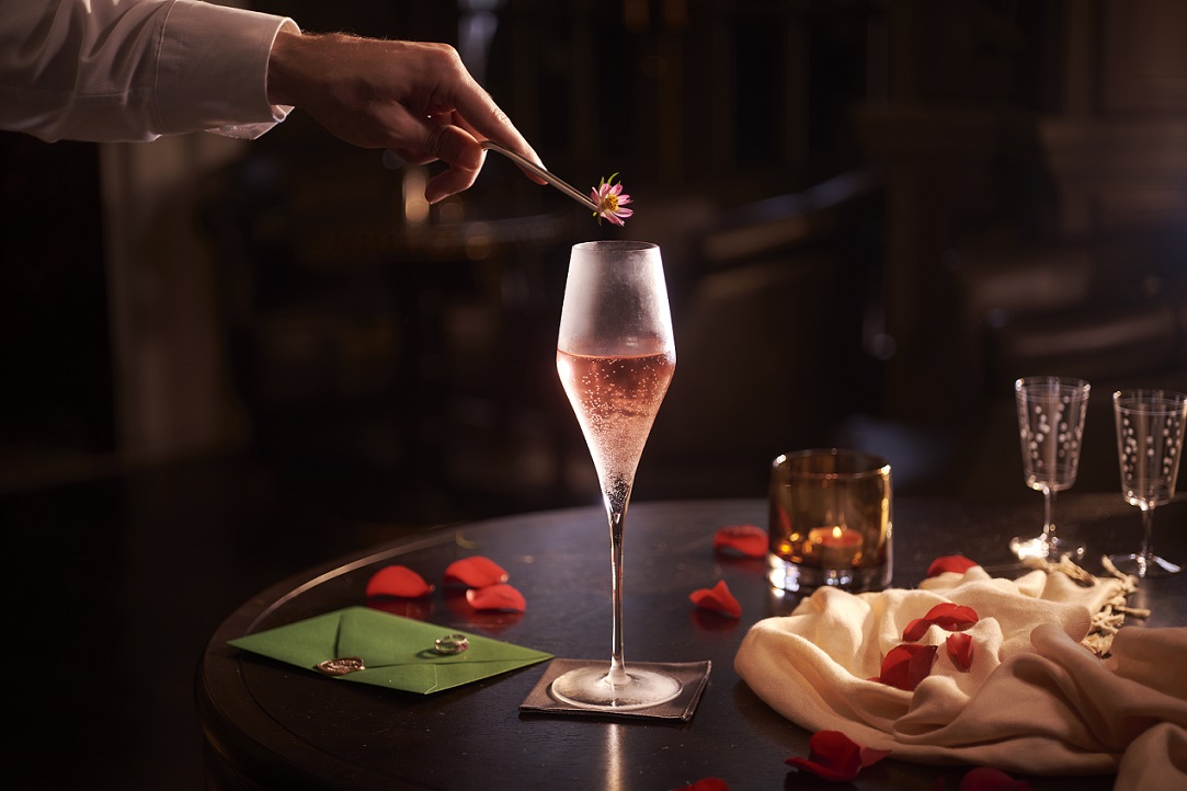 Femme Fatale, made with Raffles exclusive Champagne Billecart Salmon Brut Reserve NV “An Iconic Return”, flowers, apple brandy and Cocchi Rosa. Photo: Raffles Hotel Singapore