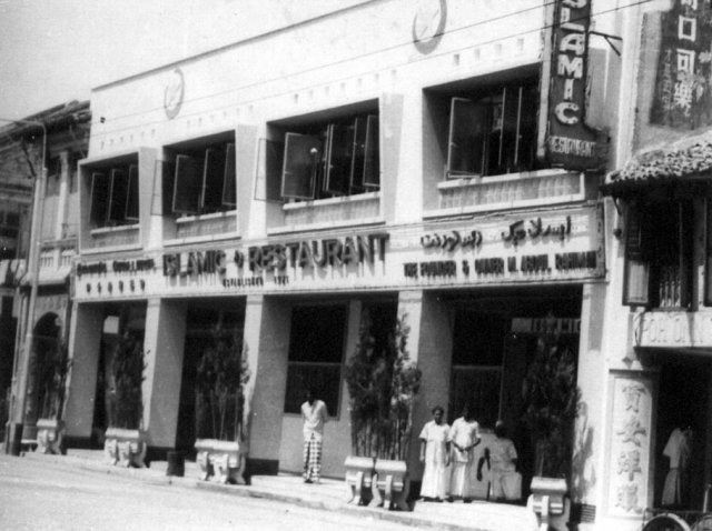 The first Islamic Restaurant was opened by Chef M Abdul Rahiman in 1921 in North Bridge Road. Photo courtesy: Islamic Restaurant