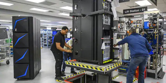 The project involves developing, testing and benchmarking real-world Industry 4.0 use cases involving autonomous guided vehicles, collaborative robots, 3-D augmented reality, and real-time AI visual and acoustic recognition and classification.