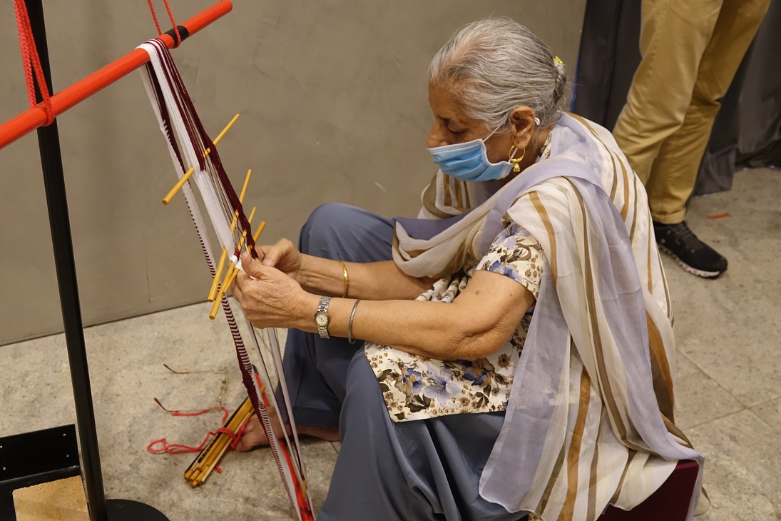 Weaving of Nalle (hand-woven drawstrings) by representative from Sunehri Saheliyan. Photo courtesy: IHC