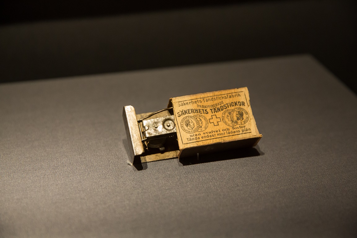 Morse code transmitting device. Photo courtesy: CCM