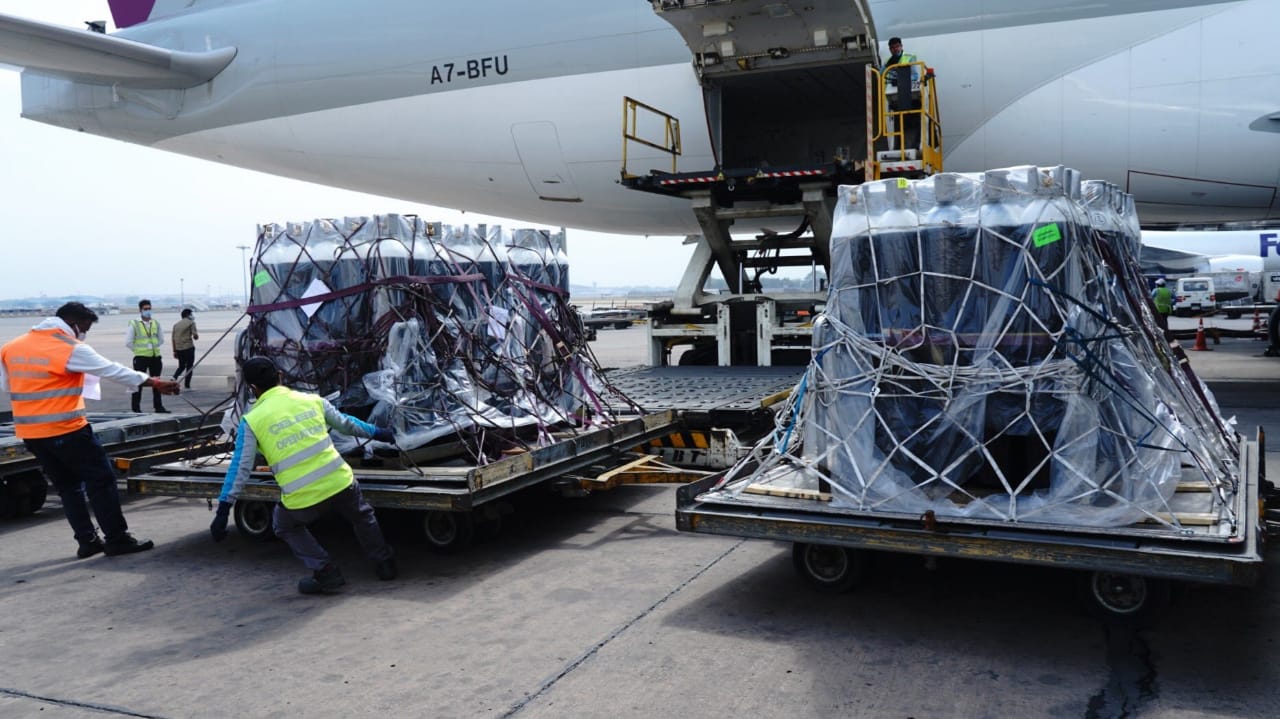 1350 oxygen cylinders from the United Kingdom, part of their contribution of 5000 oxygen cylinders. Photo courtesy: MEA