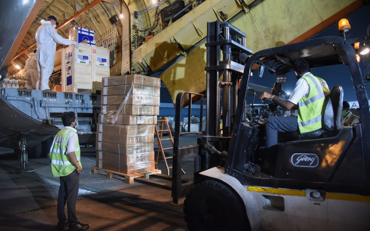 Aircraft carrying 176 ventilators from Germany, 324 oxygen cylinders from Finland and 10 oxygen cylinders from Greece. Photo courtesy: MEA