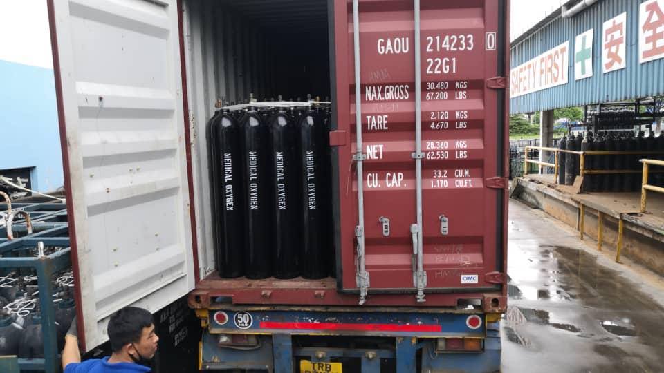 O2 Cylinders going from Singapore to Chennai. Photo courtesy: www.iimalumni.sg