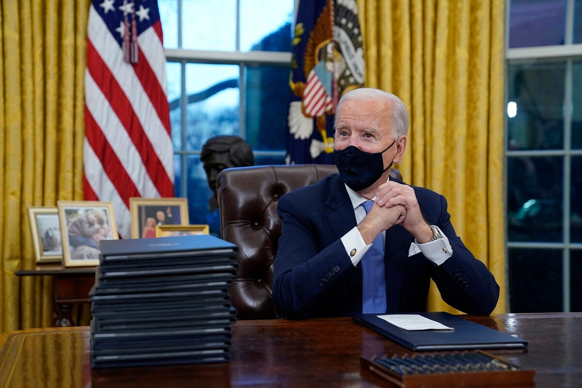 US health authorities last week recommended that even vaccinated Americans again wear masks indoors in areas with high infection rates.
