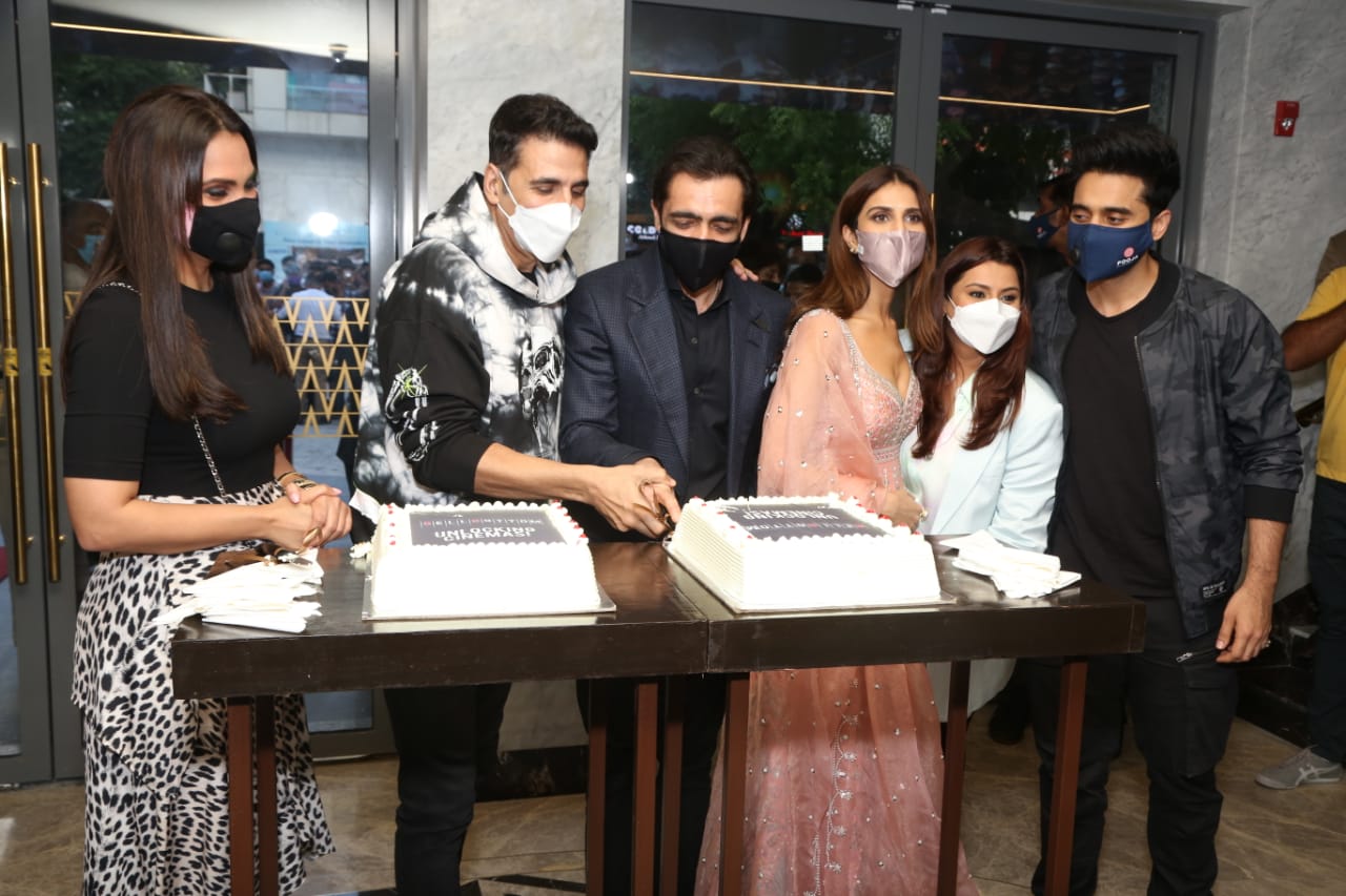 Akshay Kumar, Vaani Kapoor, Lara Dutta, Jackky Bhagnani, Deepshikha Deshmukh, Ajay Bijli