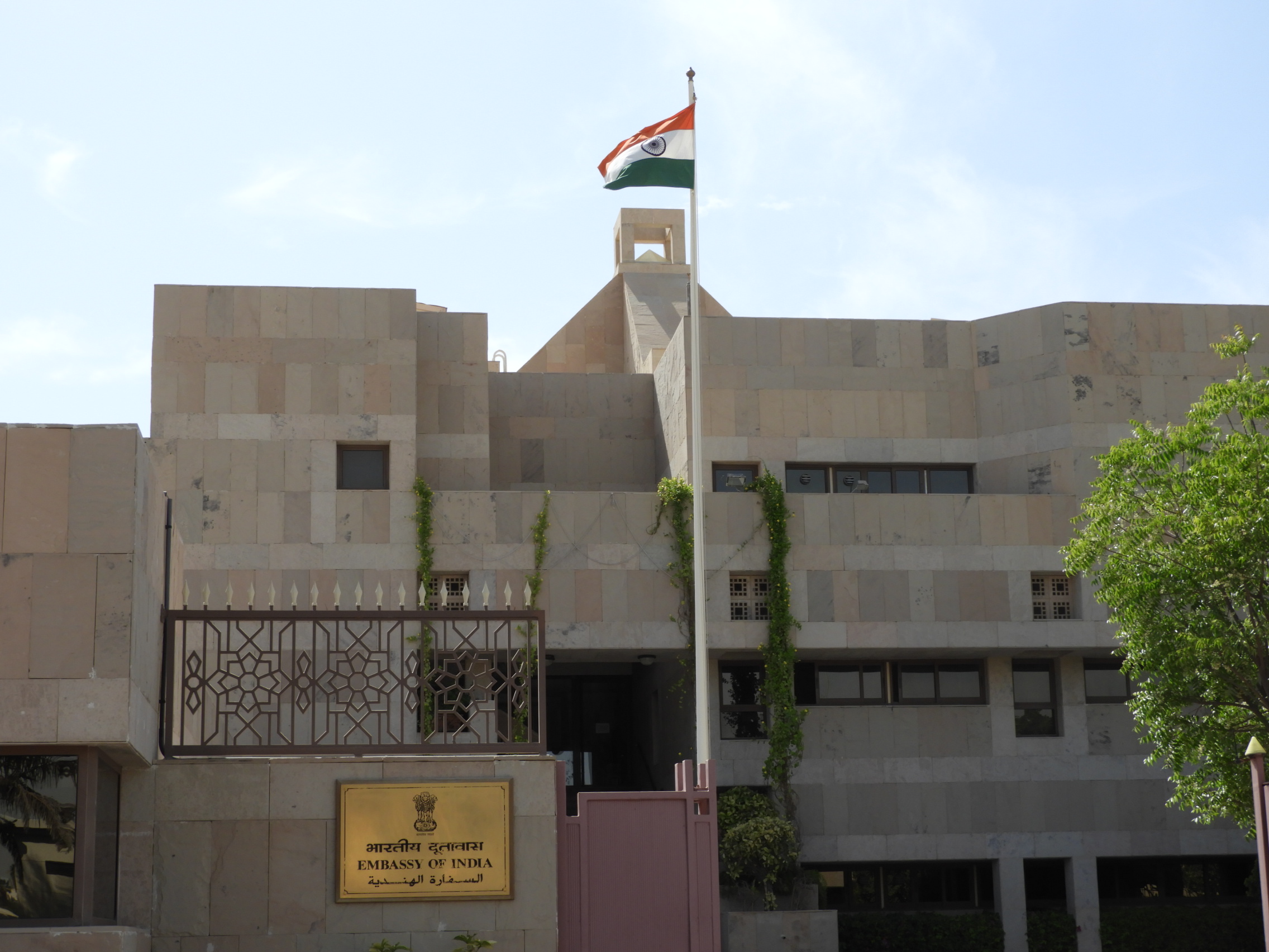 The ambassador warned that those who use delaying tactics and try to leave the country at the last moment may find it difficult to benefit from the amnesty.