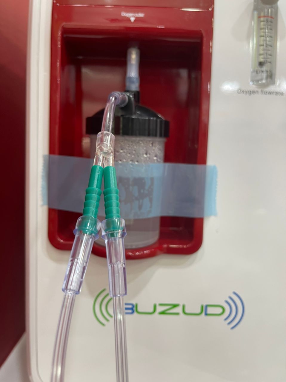 Singapore brand Buzud, a patented Oxygen Concentrator which is approved by Singapore’s Health Sciences Authority (HSA), has an oxygen purity level of 93% to 96% when the flow rate is between 0.5 to 5L per minute.