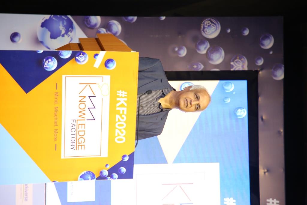 Madhavan had intended the event to offer informal, unstructured learning to young urban professionals as a series of Friday afternoon corporate lectures. 