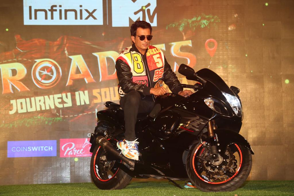 Sonu Sood enters on stunt bike at Roadies Season 18 launch event