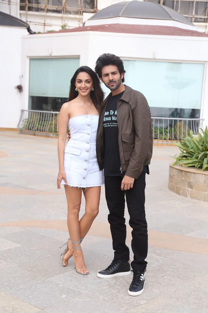 Kiara Advani and Kartik Aaryan make a stylish appearance in Bhool Bhulaiyaa 2 promotion.