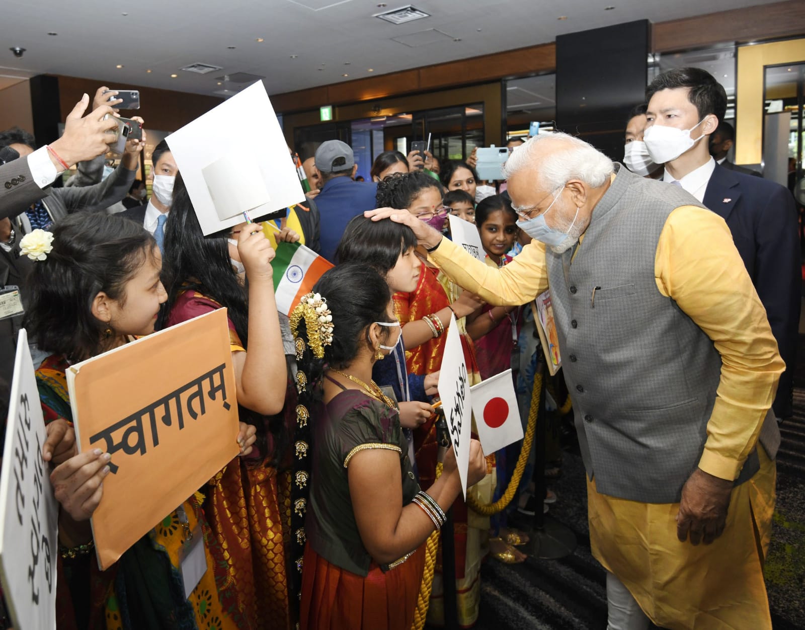 PM Modi interacted with the kids accompanied by the parents.
