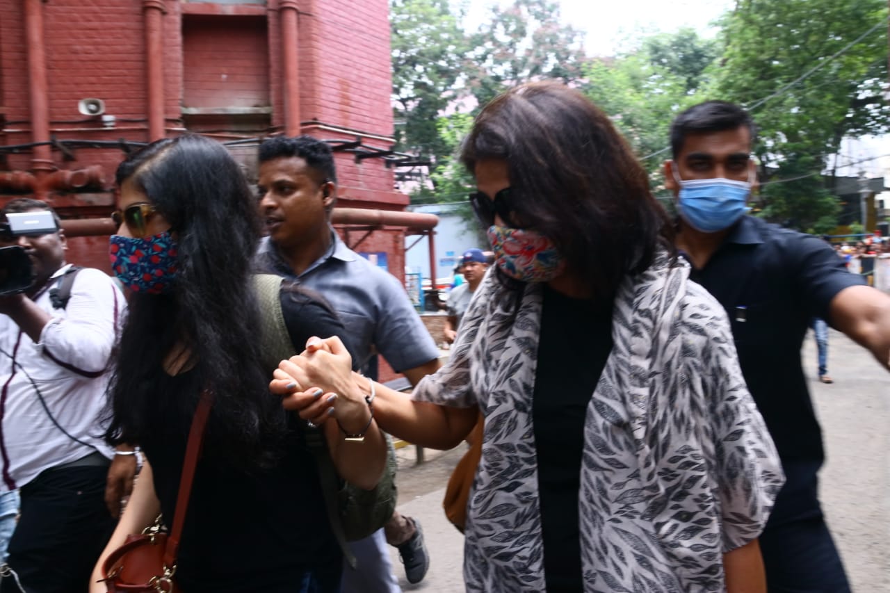 KK's wife and children reached Kolkata