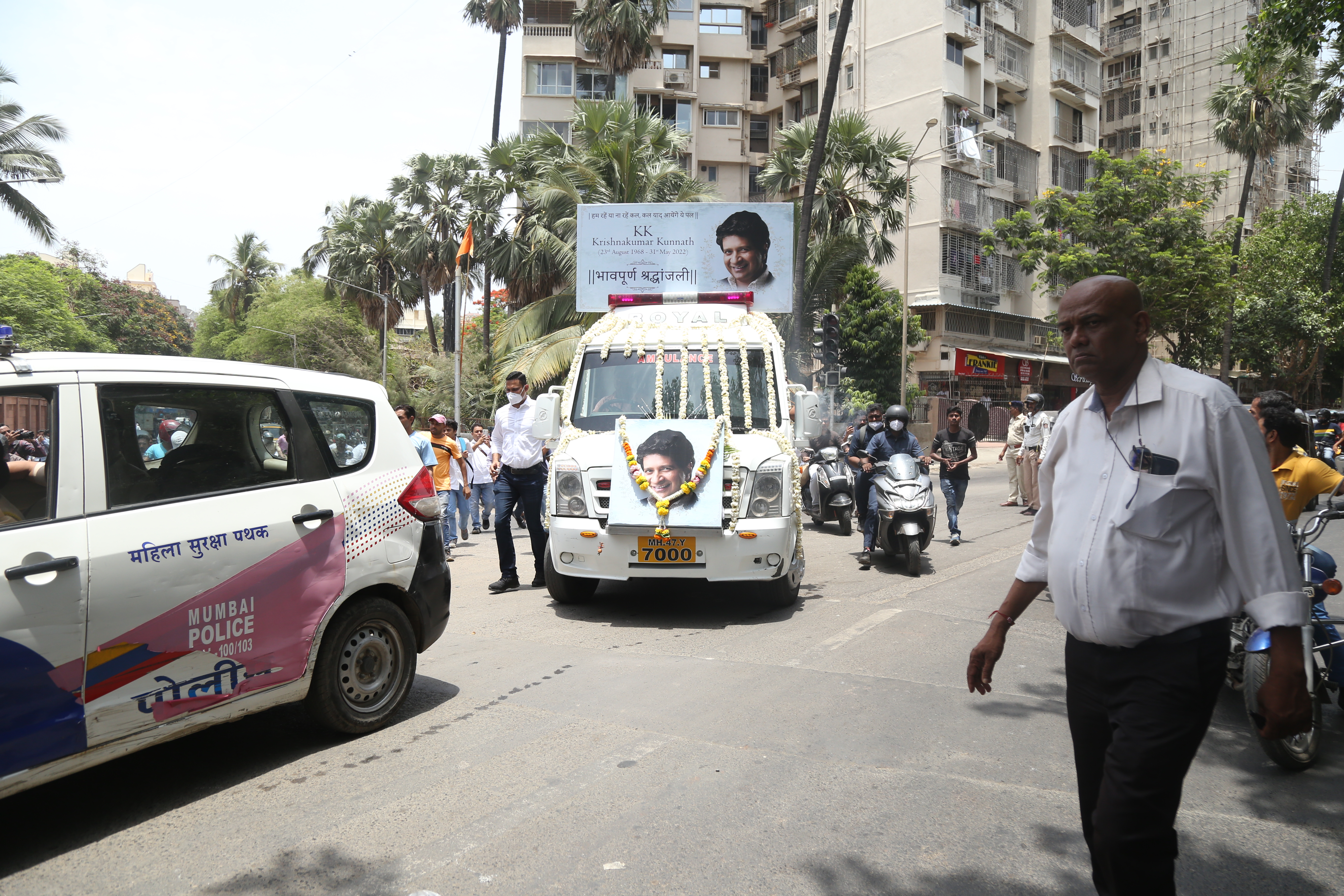 Bollywood singer Krishnakumar Kunnath, known by his stage name KK, was cremated  at Mumbai's Versova Hindu crematorium.