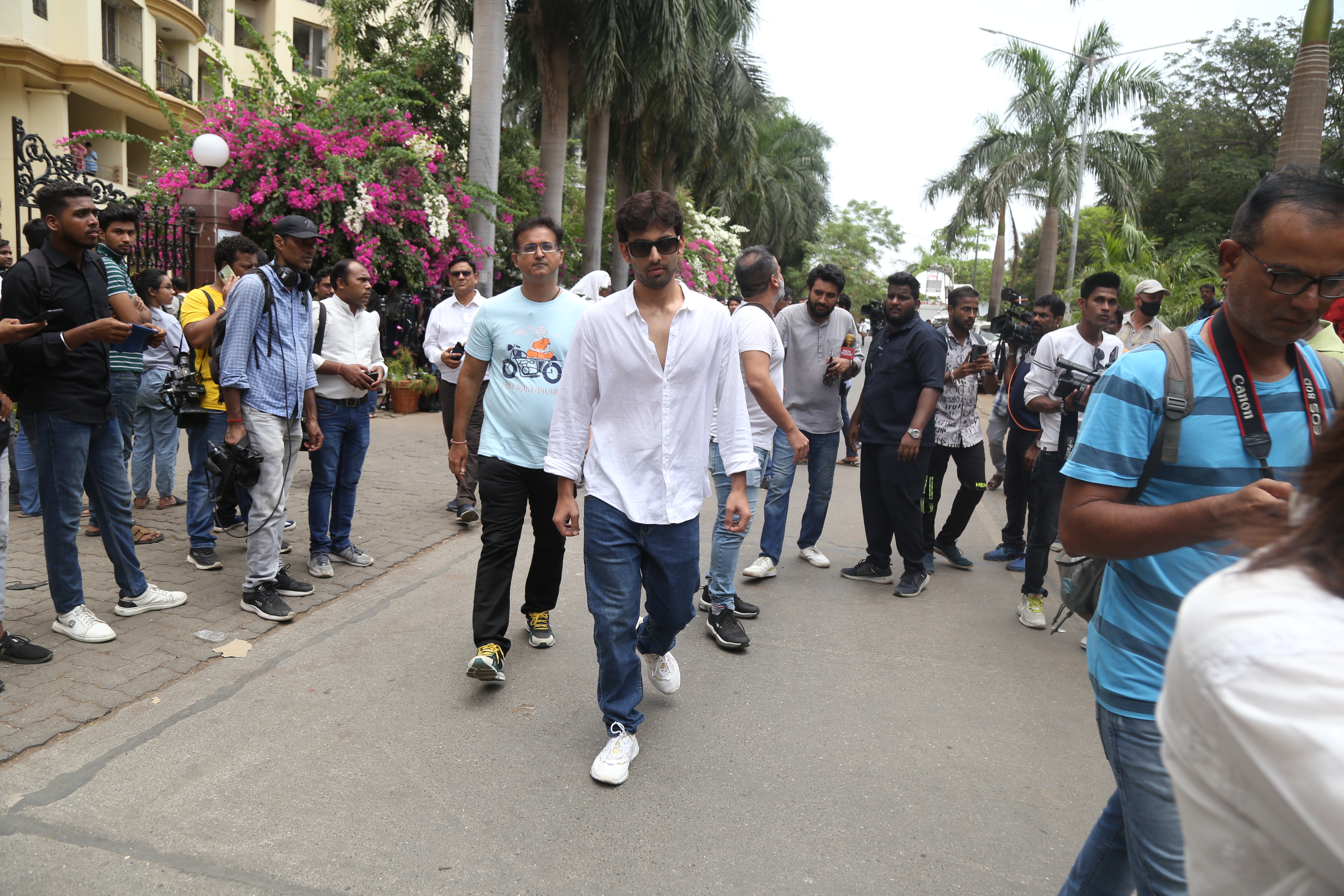 Indian actor Himansh Kohli reached to pay his last respects.
