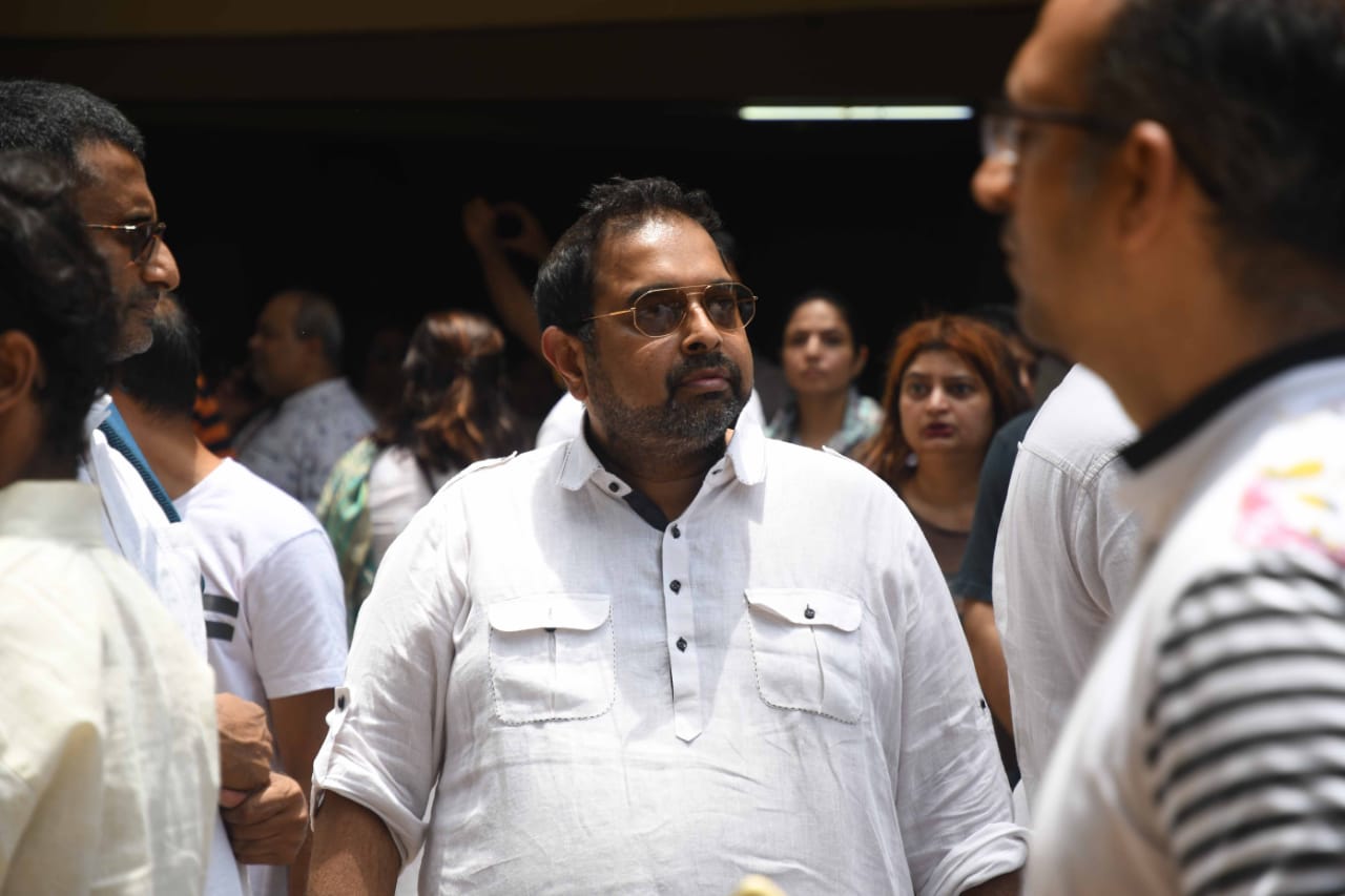 Indian singer Shankar Mahadevan reached to pay his last respects.
