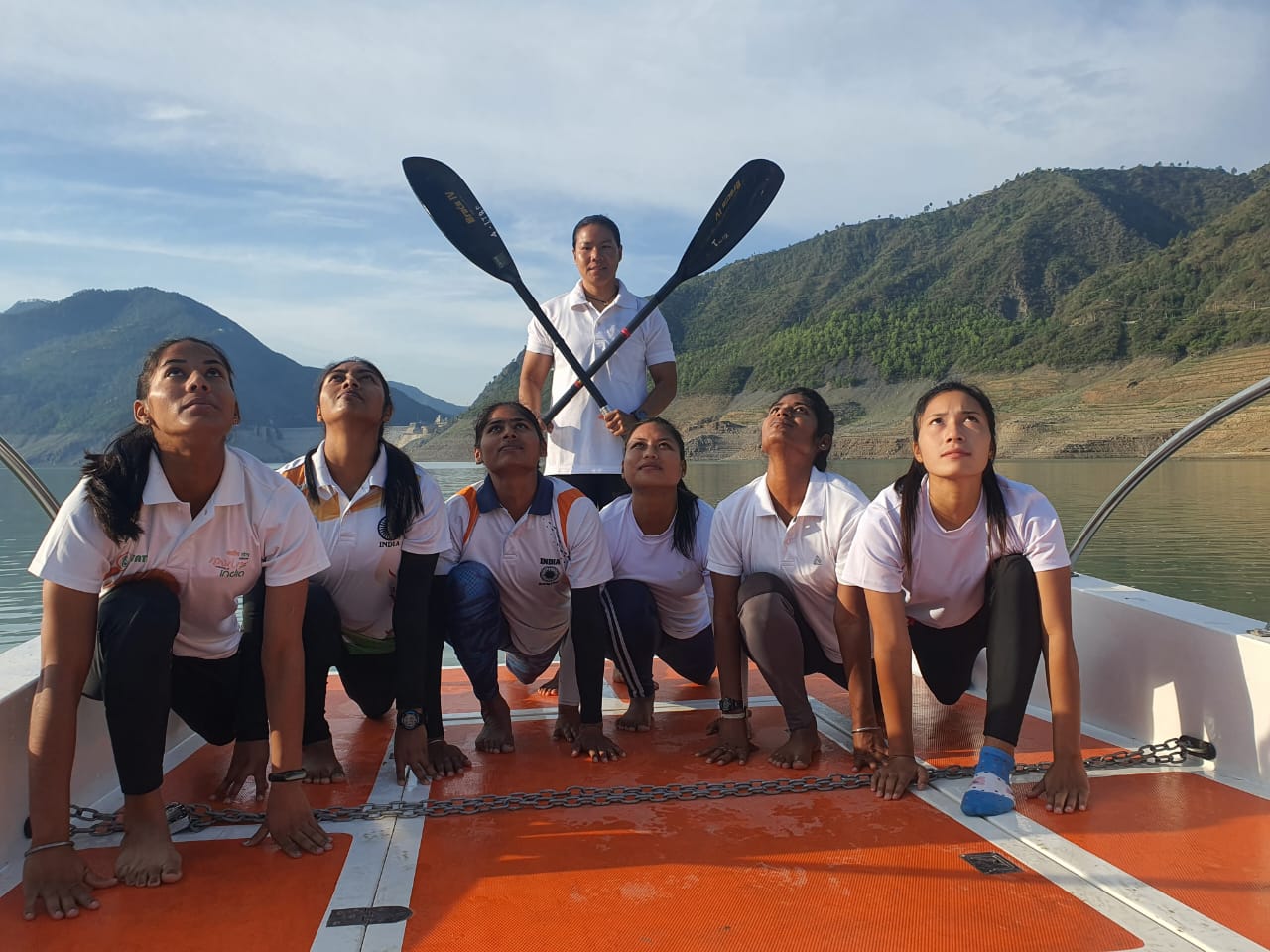 ITBP team did yoga on a boat in Tehri Lake, Uttarakhand