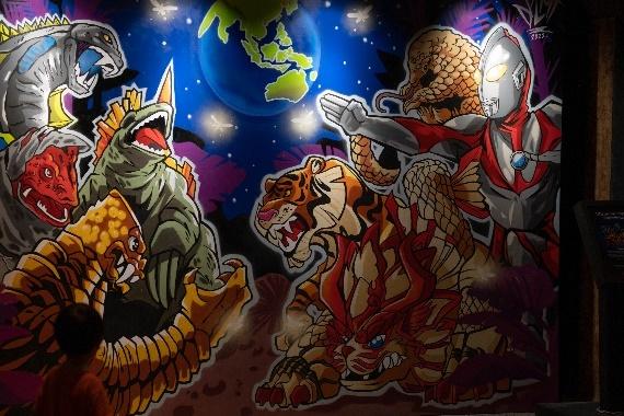 Painted by local artist DPLMT, who also produced the iconic “New Kid On The Block” Ultraman mural at Haji Lane, this mural depicts Ultraman and Merliger’s battle against Kaiju which represent wildlife threats.