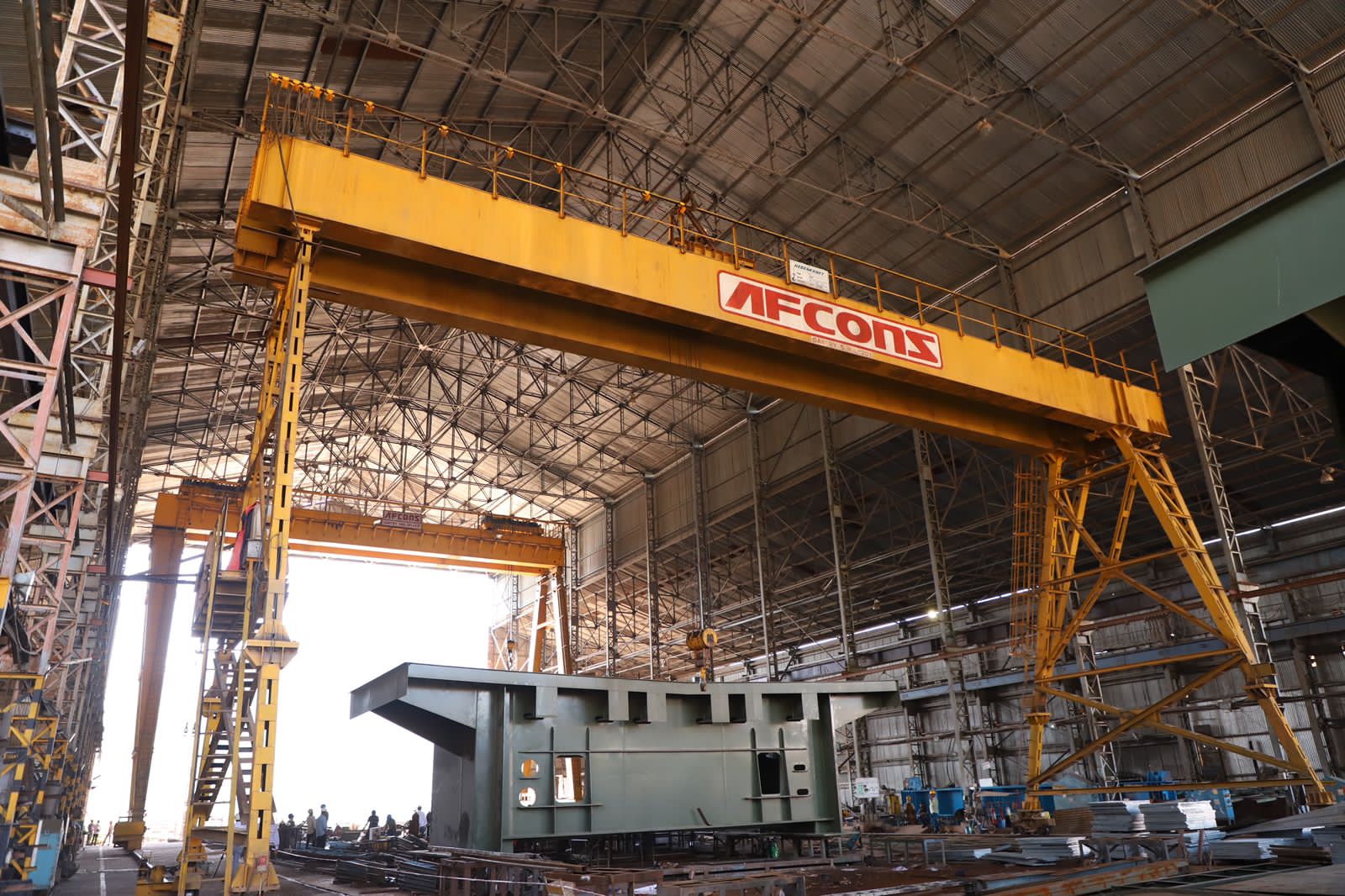The golden joint is the last joint of the bridge deck, which connects both side of deck at the arch to make it into a continuous structure. 