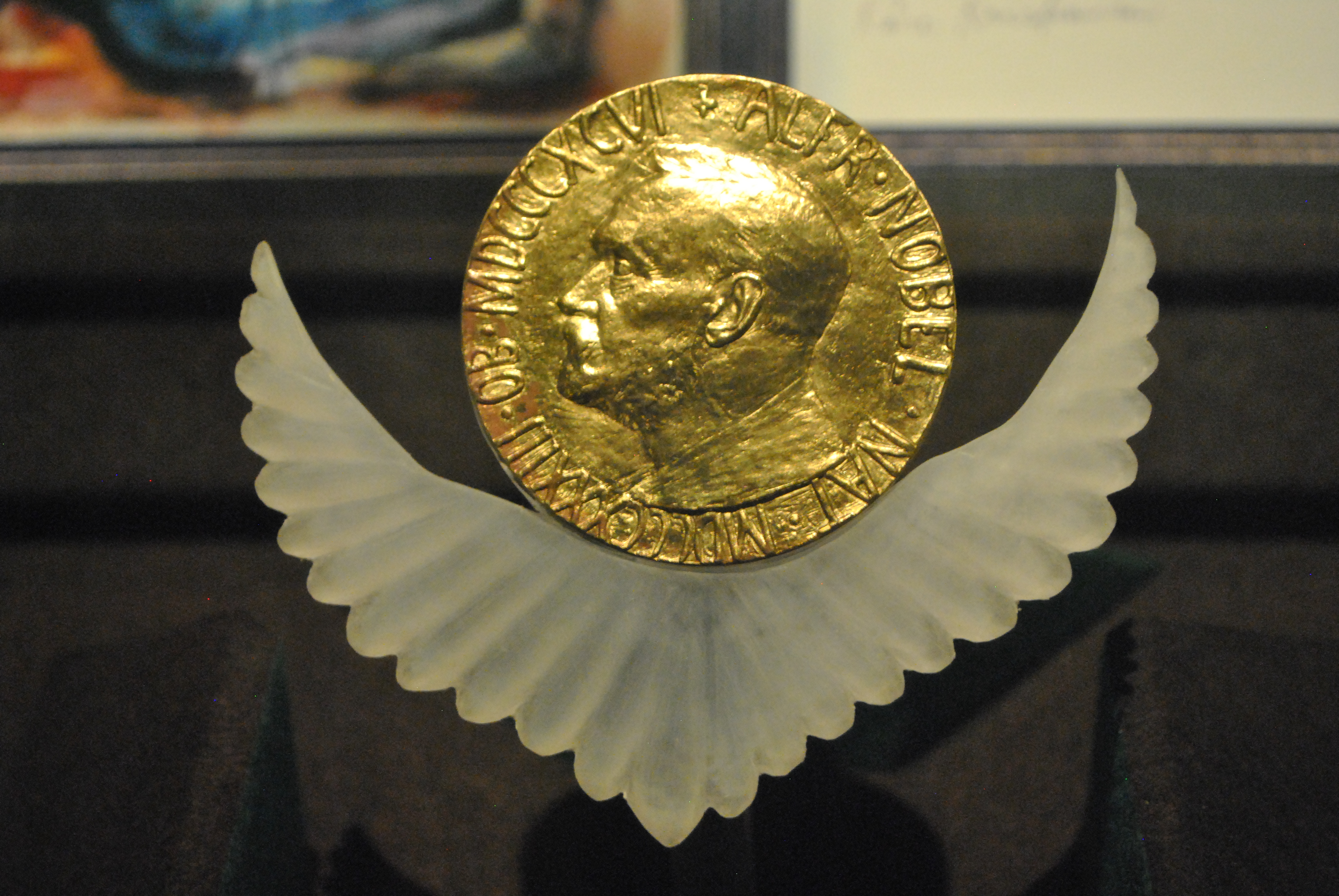 Between 1901 and 2021, the Nobel Prizes and the Sveriges Riksbank Prize in Economic Sciences in Memory of Alfred Nobel were awarded 609 times to 975 people and organisations. 