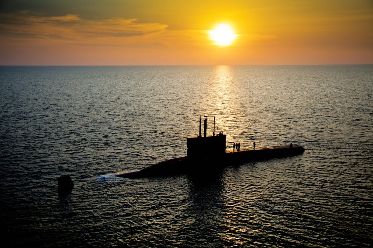 The silhouetted image of the warships, decorated with electric lights and shooting off flares, simulating a war-like scenario, made for a striking sight in the backdrop of the evening sky.