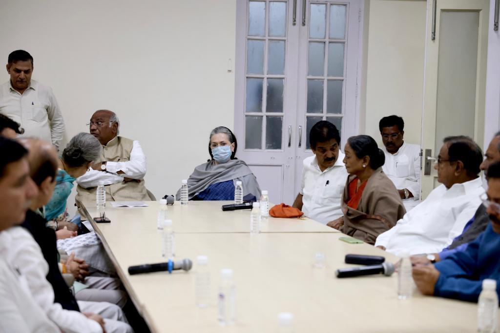 Congress leaders, including party chief Mallikarjun Kharge, former Congress president Sonia Gandhi and former Union Minister P Chidambaram.