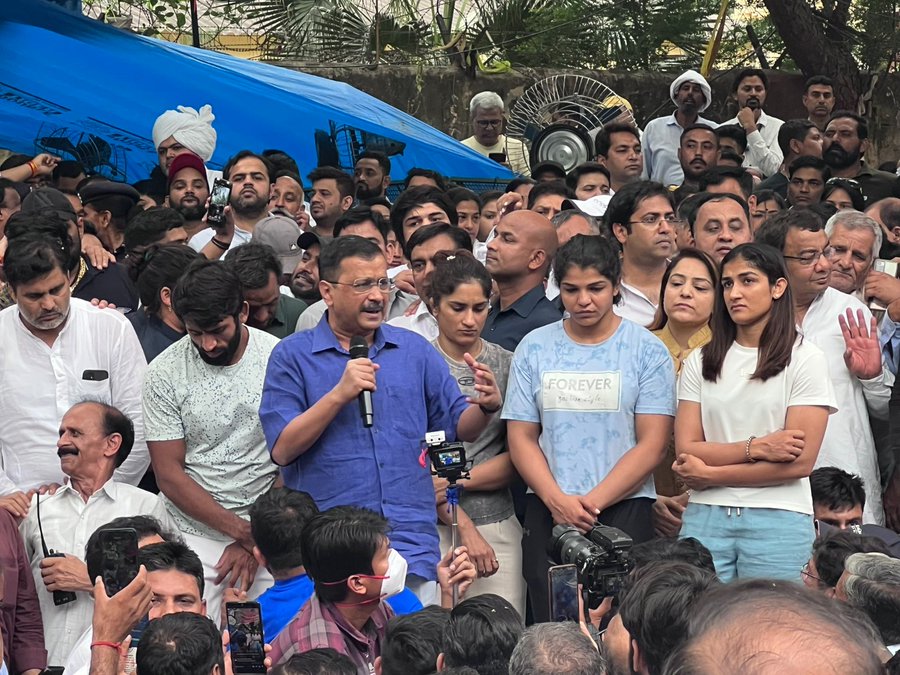 Delhi Chief Minister Kejriwal met the protesters and asked people to support the country's top athletes in their efforts. 