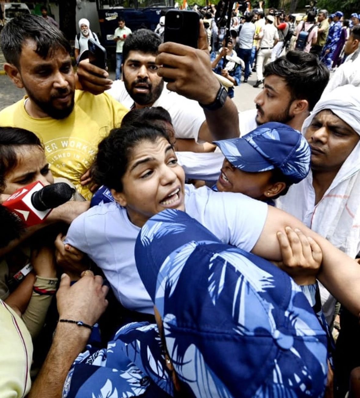Sakshi Malik tweeted that it was a sad day for Indian sports.
