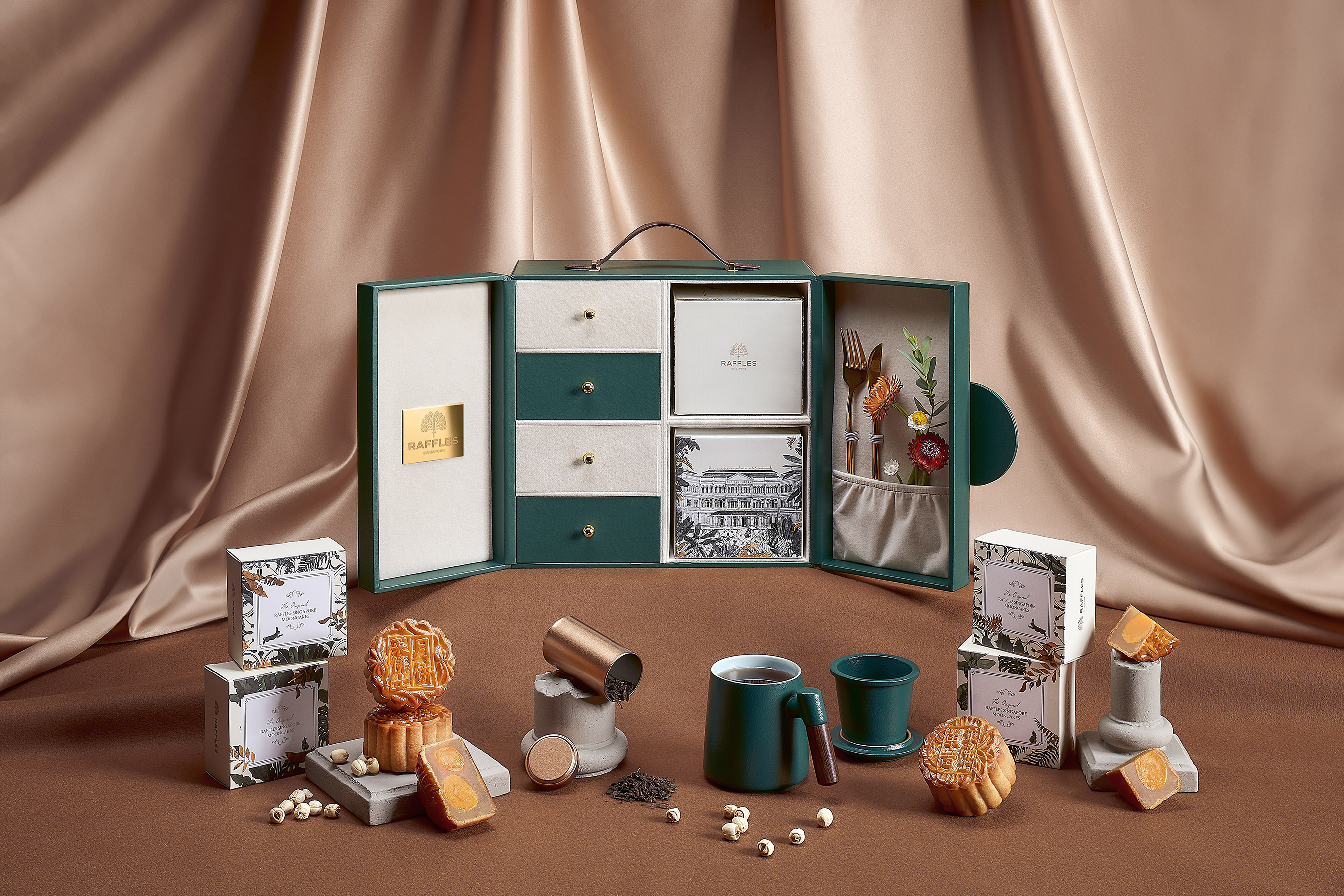 Raffles Hotel Singapore Premium Mooncake Box 2023.