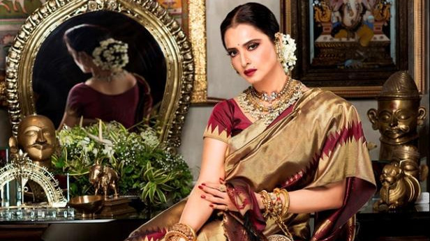Rekha awarded Lifetime Achievement Award at Dubai Film Festival