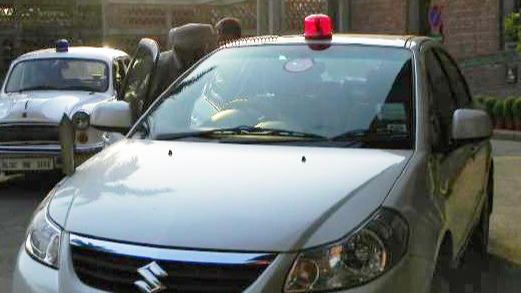 India bars officials from using beacon lights on cars