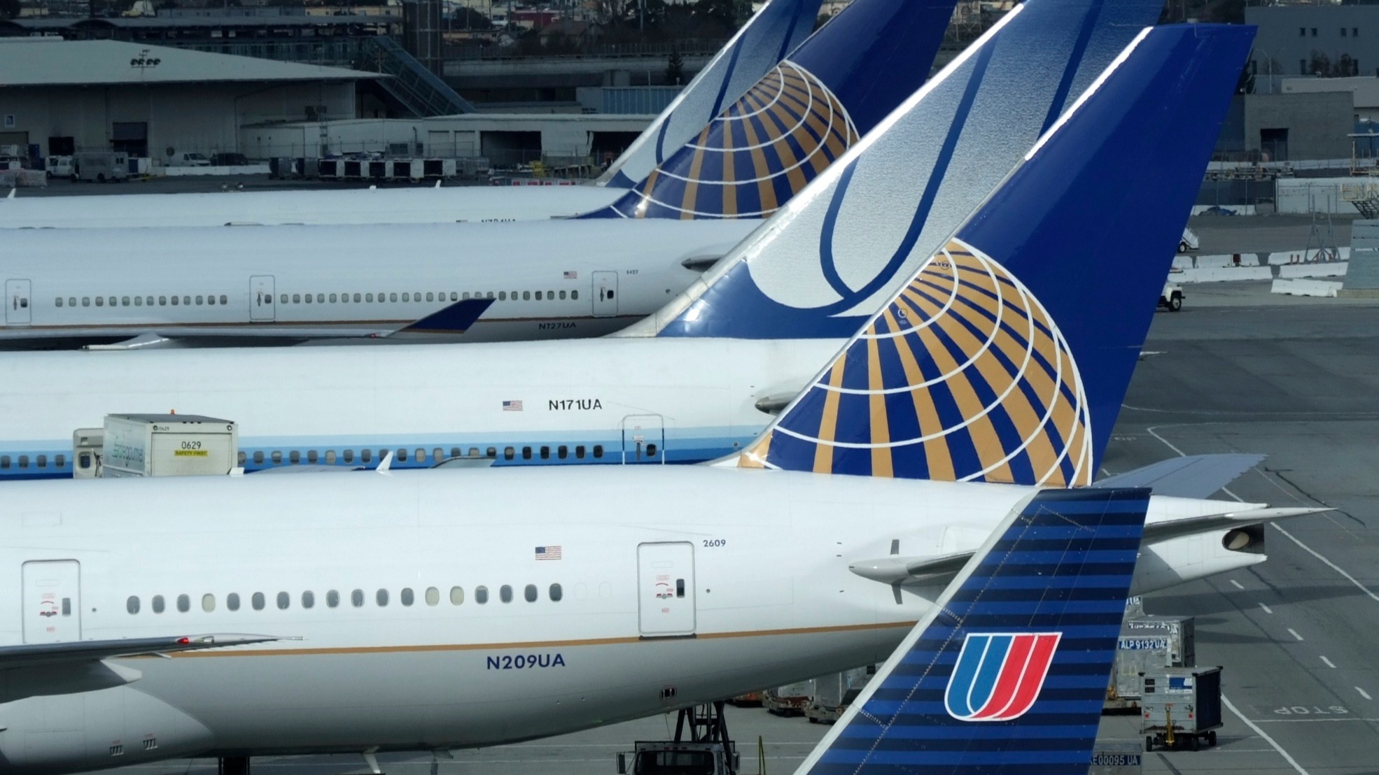 United begins damage control; reaches settlement with victim, promise to do better in full-page ad