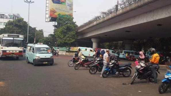 Three police officers, two suicide bombers killed in explosion in east Jakarta