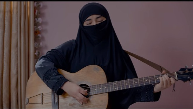 First song of Secret Superstar releases, spurs attention