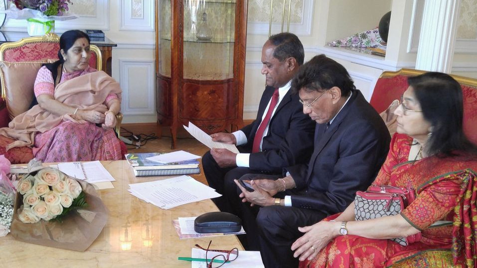GOPIO delegation meets Sushma Swaraj to discuss Indian-American issues