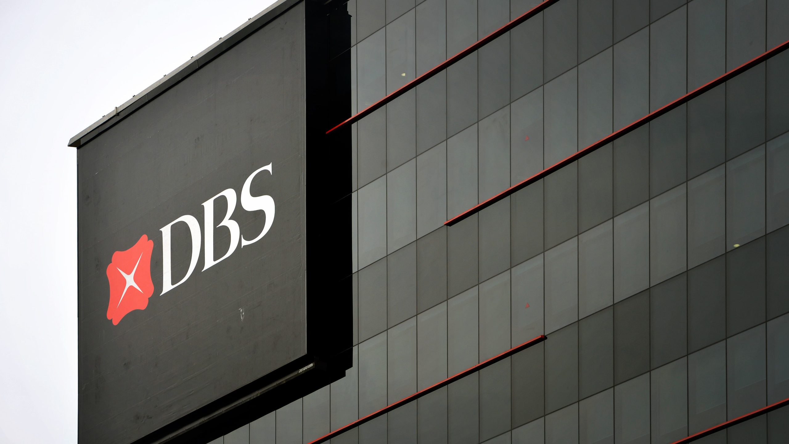 DBS registers net profit fall to SGD822 million in third quarter